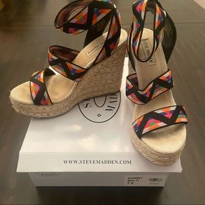 EUC Steve Madden Shimmy wedges